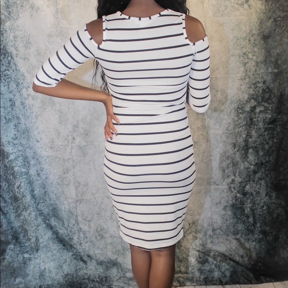 Dress - Picture 4 of 4